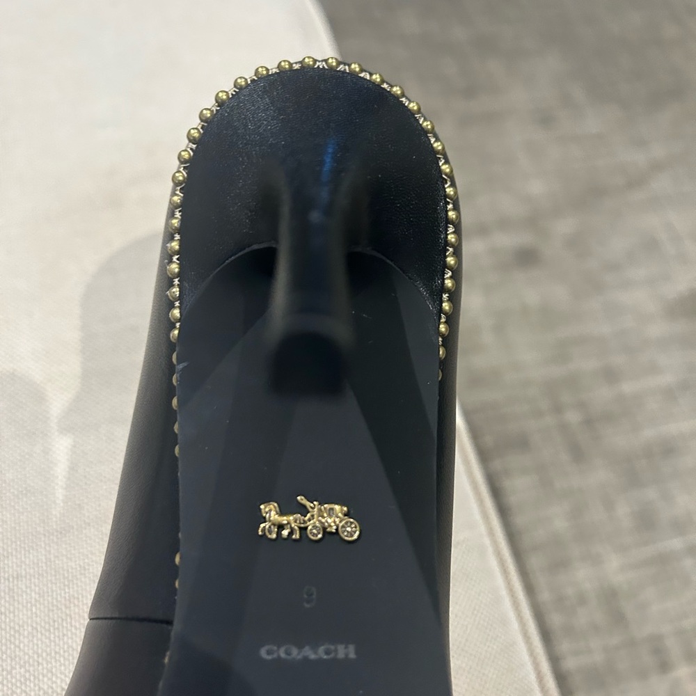 Gorgeous black heel